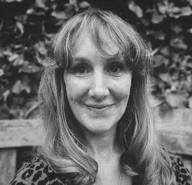 Sparkle Richards has a passion for storytelling as an aid for learning and a tool for advocacy. She has a range of experience in developing creative stakeholder engagement and communication strategies for various social impact initiatives and organisations